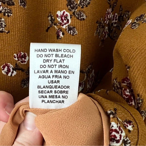 Floral Top - Picture 6 of 6